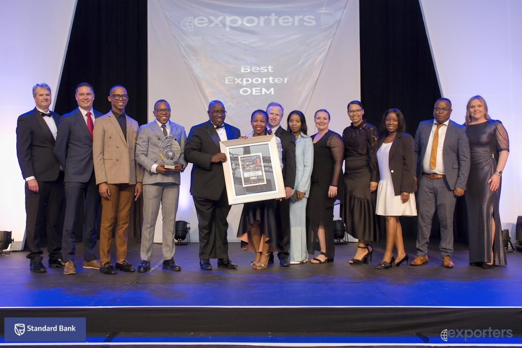 ISUZU Motors South Africa Team accepts the Eastern Cape Best Exporter Award (OEM Category)